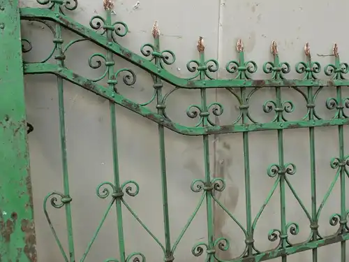Tor antik Schmiedeeisen Gründerzeit mit Personeneingang um 1900 Jhd.