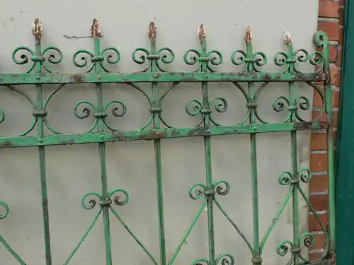 Tor antik Schmiedeeisen Gründerzeit mit Personeneingang um 1900 Jhd.