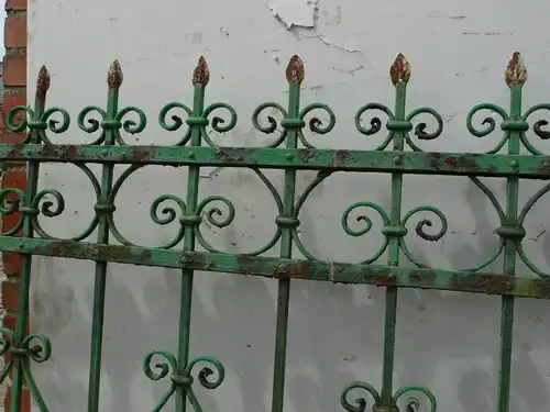 Tor antik Schmiedeeisen Gründerzeit mit Personeneingang um 1900 Jhd.