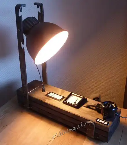 Steam Punk Tischlampe mit Voltmeter Instrument Upcycling DIY Produkt