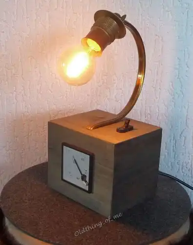 Steampunk Tischlampe mit Voltmeter Instrument Upcycling