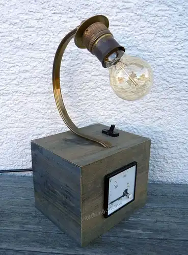 Steampunk Tischlampe mit Voltmeter Instrument Upcycling