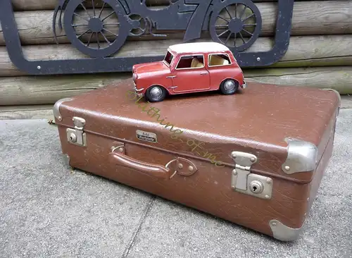 Zum Heranzoomen mit der Maus über das Bild fahren

    Oldtimer Koffer Antik Hartpappe innen top 50x32x15 Indexbild 1
    Oldtimer.. 