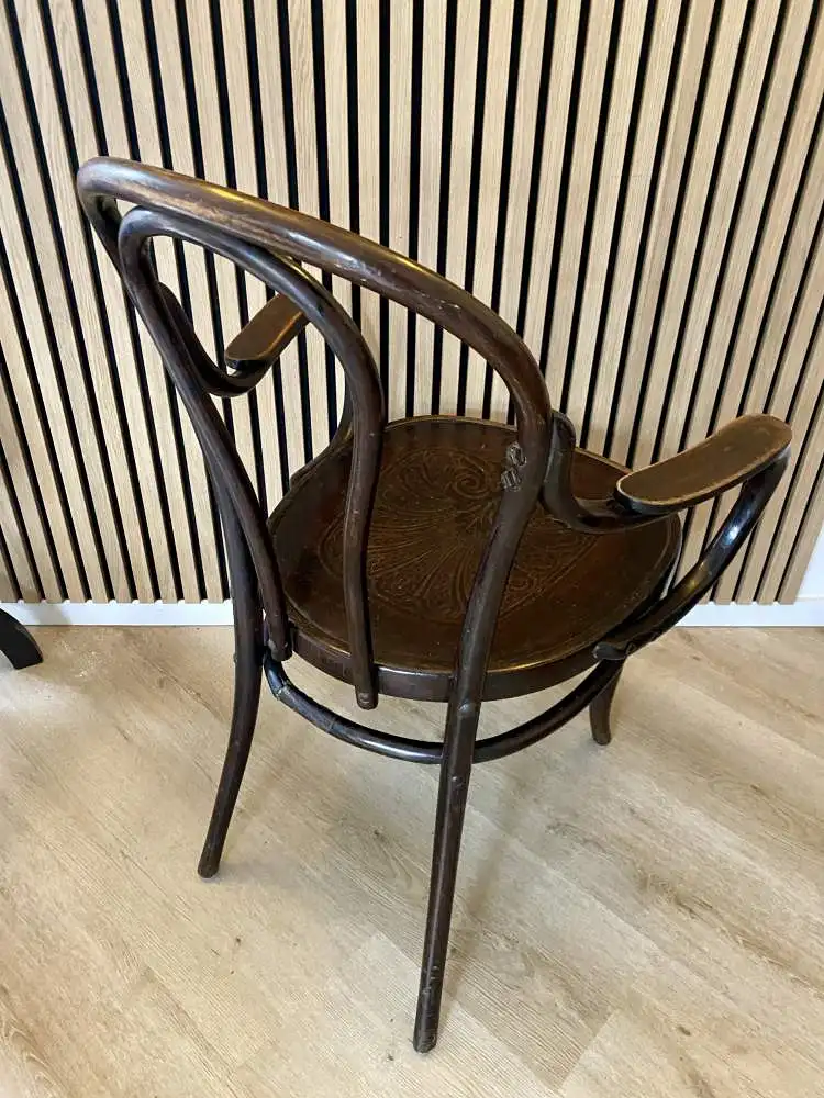 Thonet Mundus Armlehnstuhl 1