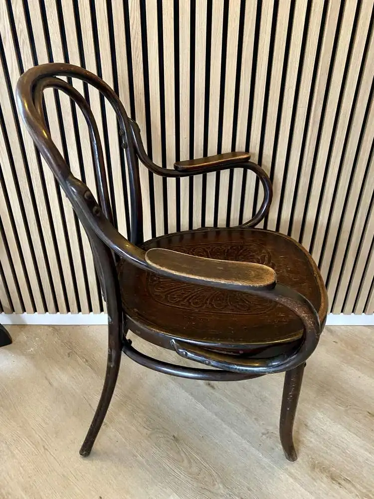 Thonet Mundus Armlehnstuhl 2