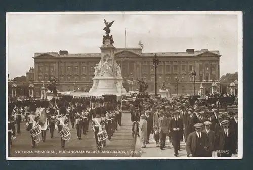 2196 AK, London, Victoria Memorial, Buckingham Palace and Guards,