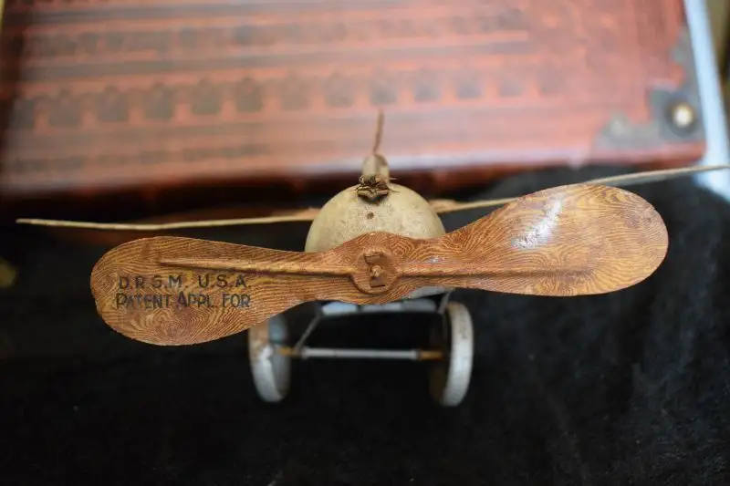Altes Blechspielzeug, Flugzeug, Propeller DRGM USA Pat. appl. For 2