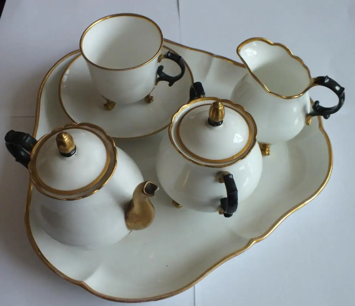 Le petit déjeuner, Tablett mit Tasse und Kaffee-oder Tee-Kern, KPM um 1840 0