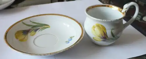 Meissen Tasse mit Untertasse Schwanenhals, alte Marke Schwerter unterglasurblau