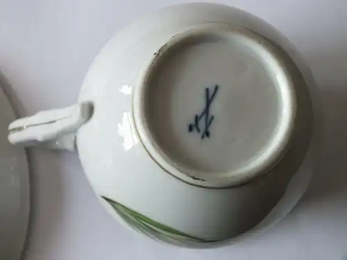 Meissen Tasse mit Untertasse Schwanenhals, alte Marke Schwerter unterglasurblau