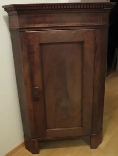 Schöner Eckschrank, Biedermeier, Mahagoni furniert auf Eiche, Tolles Stück!!!