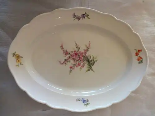 Meissen Platte, alte Marke, Blumenmotiv, hangemalt, Schwerter unterglasurblau