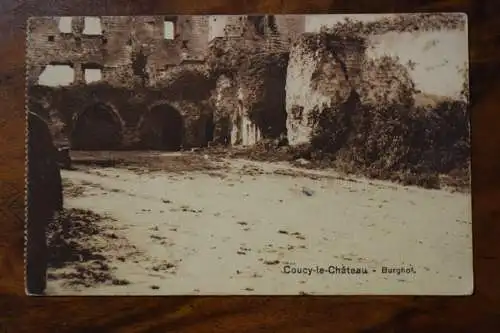 Ak Councy le Chateau, Burghof, Feldpost 1918 gelaufen