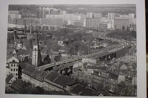 AK Hochstraße mit Halle-Neustadt, Blick vom Hochhaus am Thälmannplatz