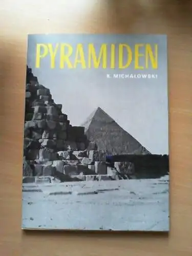 Pyramiden Text von Kazimierz MichaÅowski. Aufn. von Andrzej Dziewanowski. [Über