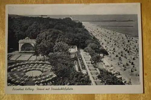 Ak Ostseebad Kolberg, Strand mit Strandschloßplatte, um 1930 nicht gelaufen