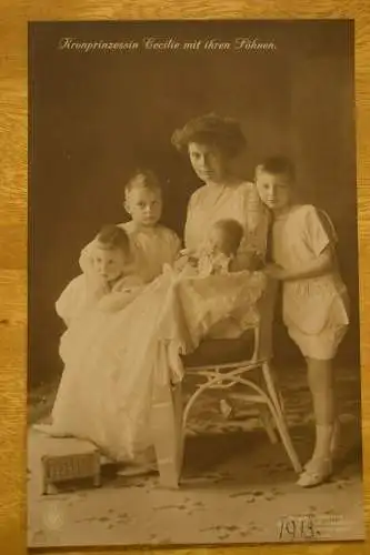 Ak Kronprinzessin Cecilie mit ihren Söhnen, Wohlfahrtskarte, nicht gelaufen
