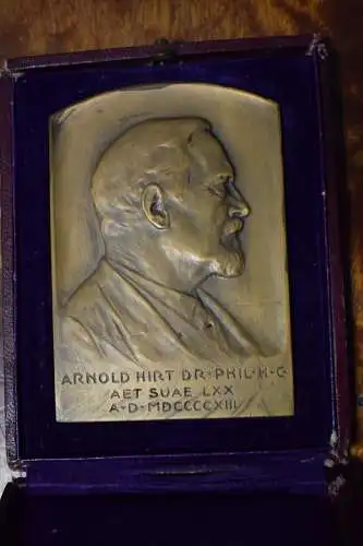 Bronze Plakette Arnold Hirt Dr. Phil. H.G. A Et SUAE LXX A.D. MDCCCCXIII