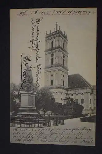 Ak Neustrelitz, Stadtkirche mit Großherzog Georg-Denkmal,  1911 gelaufen