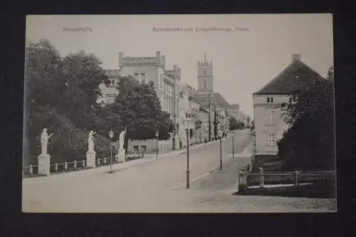 Ak Neustrelitz, Schloßstraße und Erbgroßherzogl. Palais,  1911 gelaufen