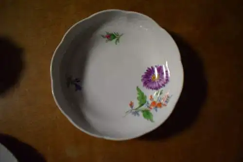 Meissen, Gedeck 3-teilig Bunte Blume reliefiert Top Zustand Meißen