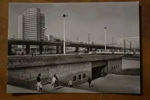 AK Halle / Saale Hochstraße am Ernst-Thäkmann-Platz,  1970 nicht gelaufen