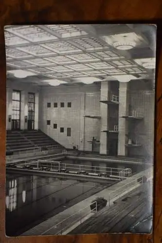 Ak Rostock, Schwimmhalle Neptun, Sprungturm, 1957 gelaufen