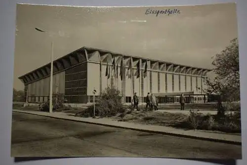 Ak Halle Eissporthalle   1976 gelaufen