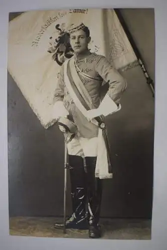 Ak Studentika Niedersachsen sei´s Panier in Paradeuniform um 1922