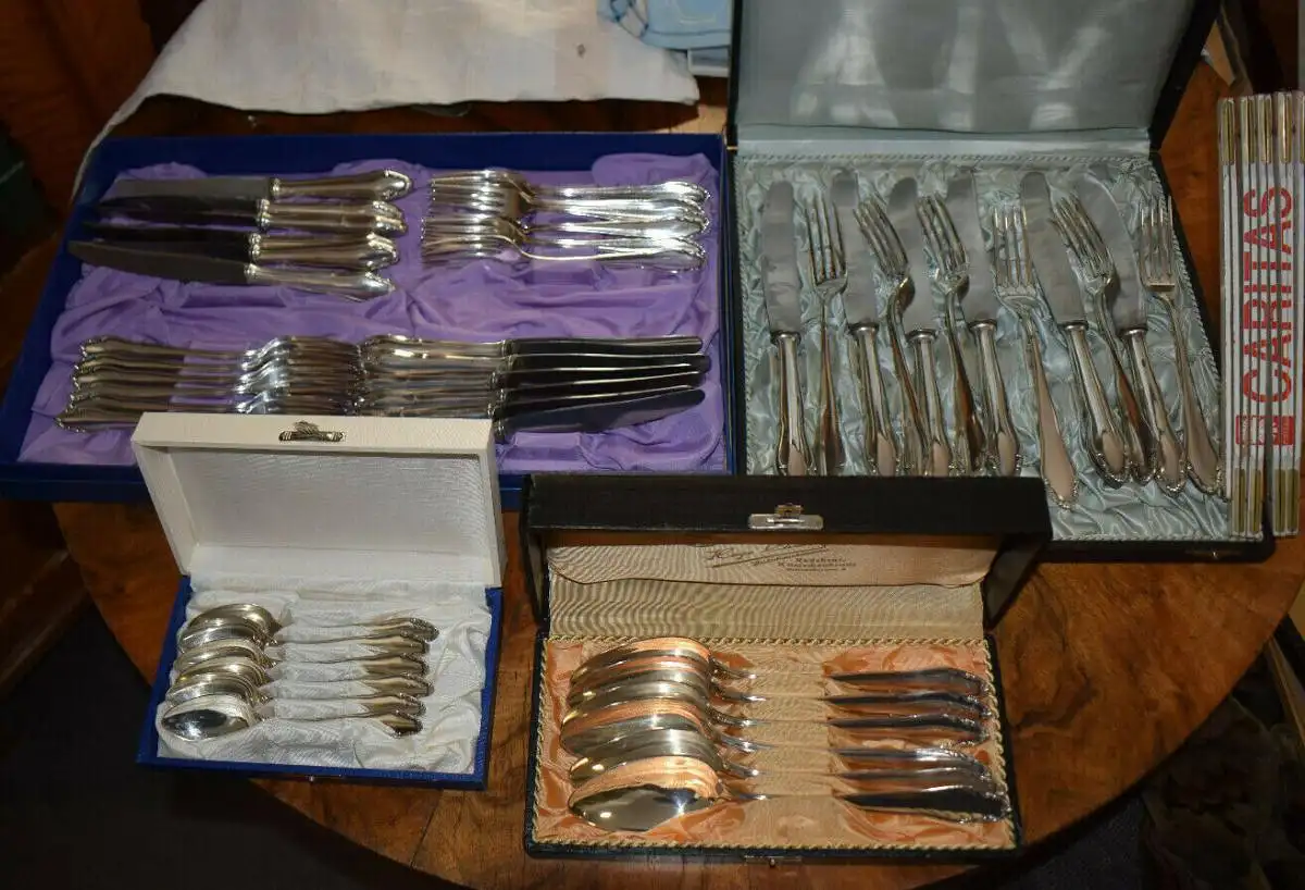 Besteck 48 Teile, 800 Krone u. Halbmond gestempelt, 2595g 0