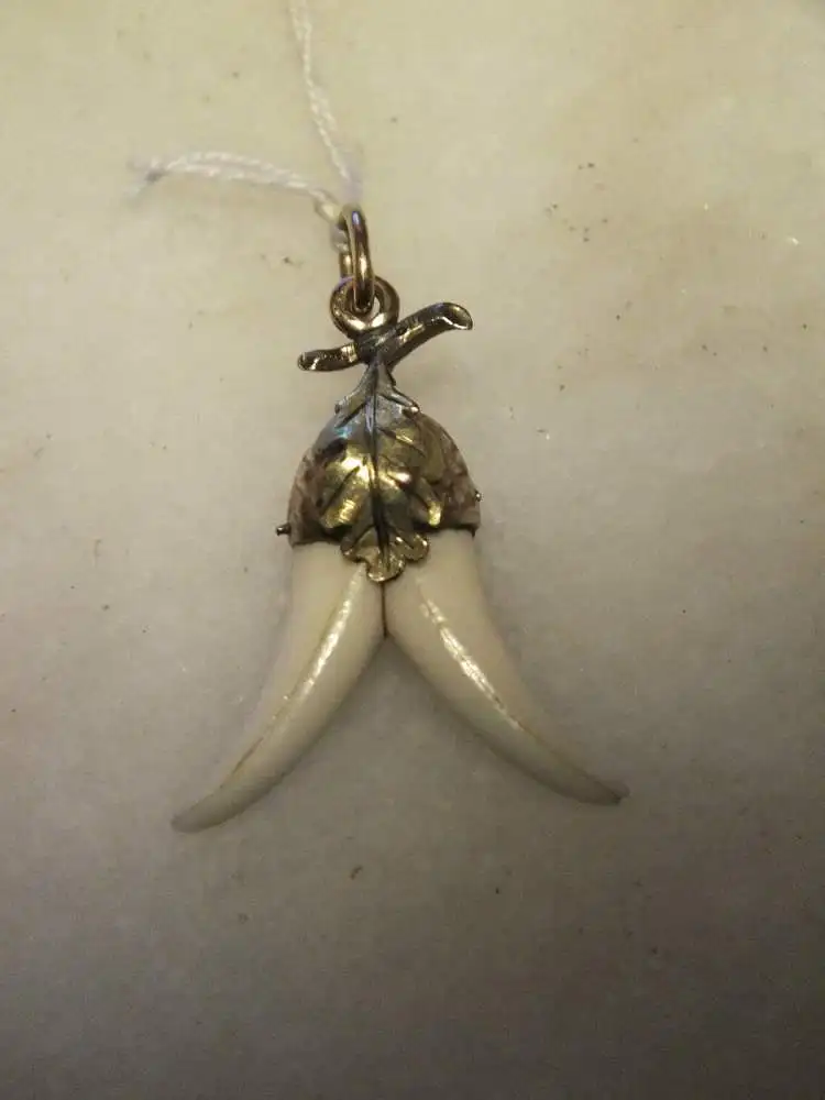 Schöner Anhänger 333 Gold, Grandeln, Grandelschmuck, Jagd Jagdschmuck Fuchshaken 0