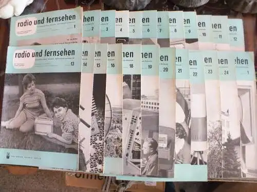 24 Zeitschriften Radio und Fernsehen 23 x1962  und Nr. 1 von 1961, guter Zustand