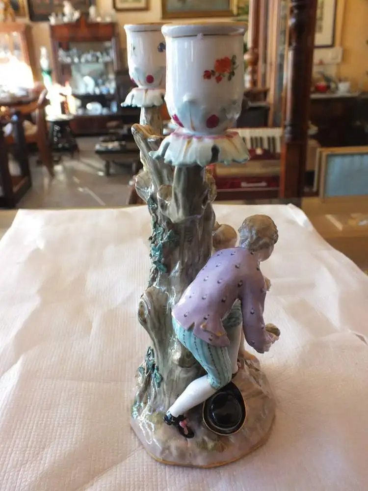 Meissen Figur Gärtner zeigt Kind Vogelnest hangemalt, Schwerter unterglasurblau  3