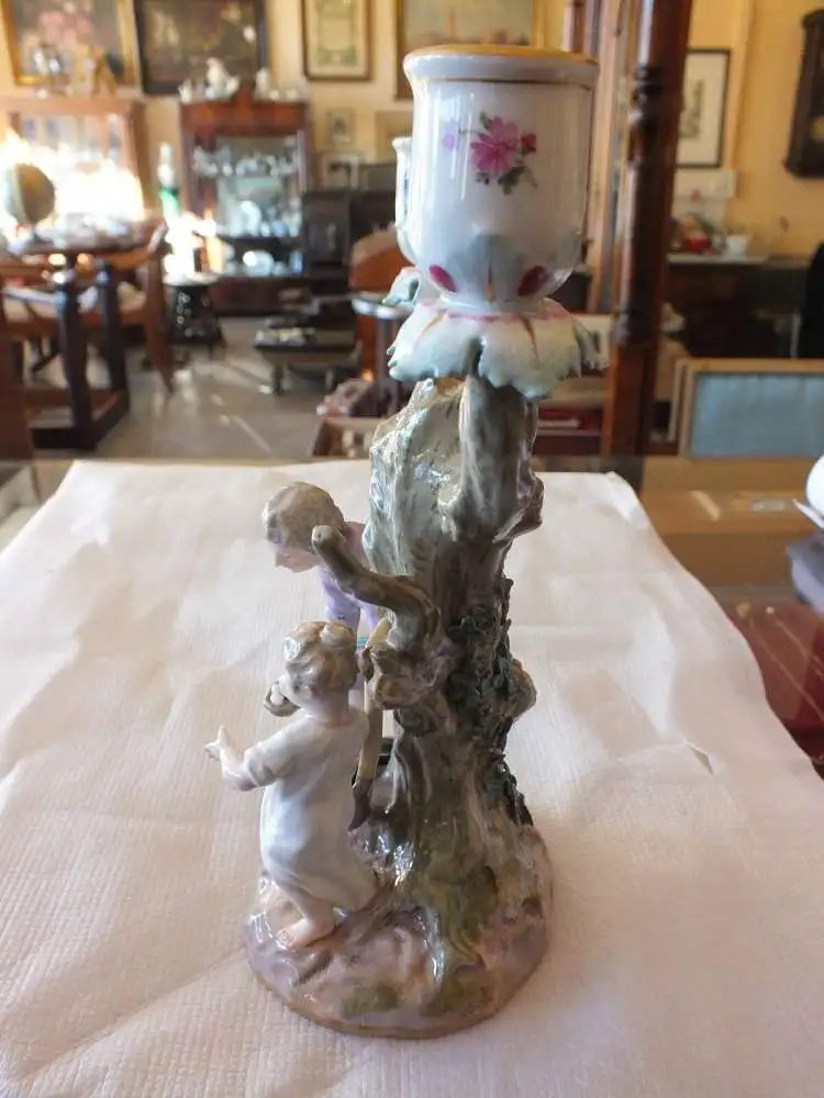 Meissen Figur Gärtner zeigt Kind Vogelnest hangemalt, Schwerter unterglasurblau  7