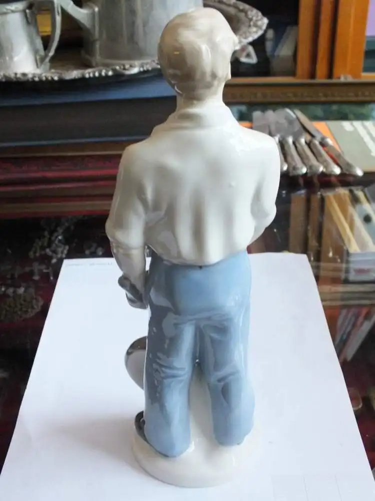 Schöne Porzellanfigur, Autoschlosser, Automechaniker, Reifendienst, TOP ZUSTAND! 2