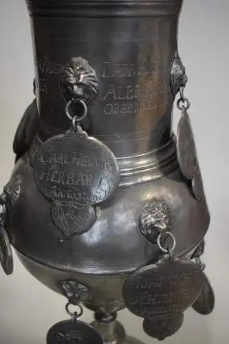 Zunft Zinn Pokal, ES LEBE DAS EHRBARE HANDWERK DER LEINEWEBER DEN 18.MERZ 1799