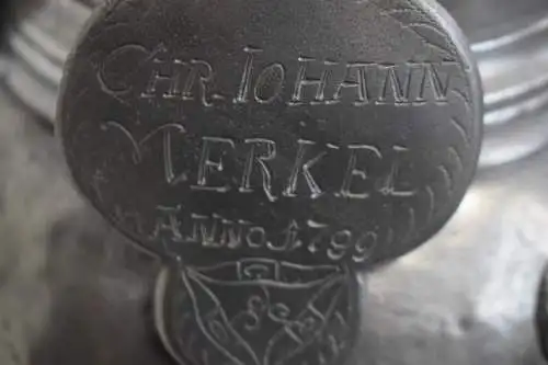 Zunft Zinn Pokal, ES LEBE DAS EHRBARE HANDWERK DER LEINEWEBER DEN 18.MERZ 1799