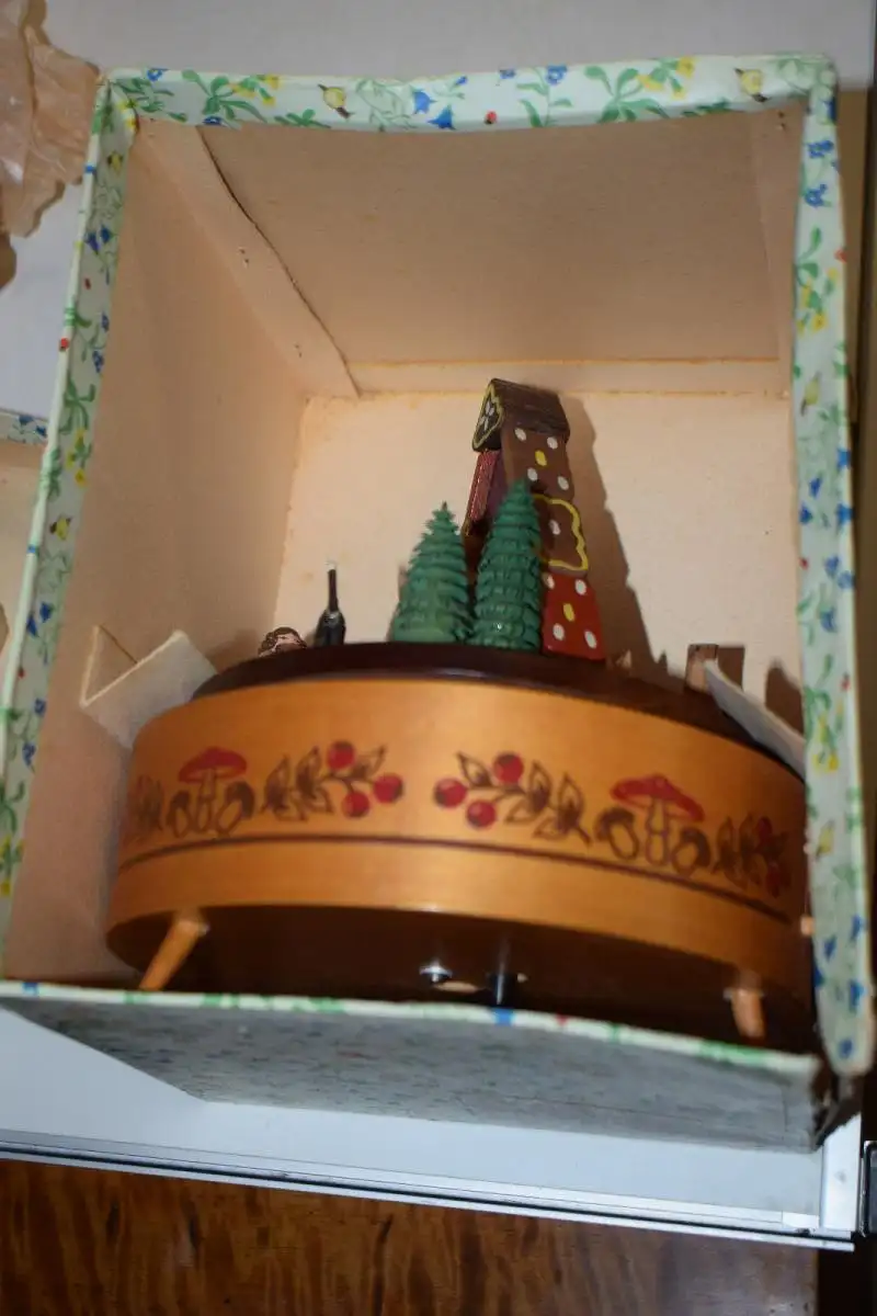 Spieluhr Spieldose Erzgebirge im Originalkarton, 2 Melodien 5