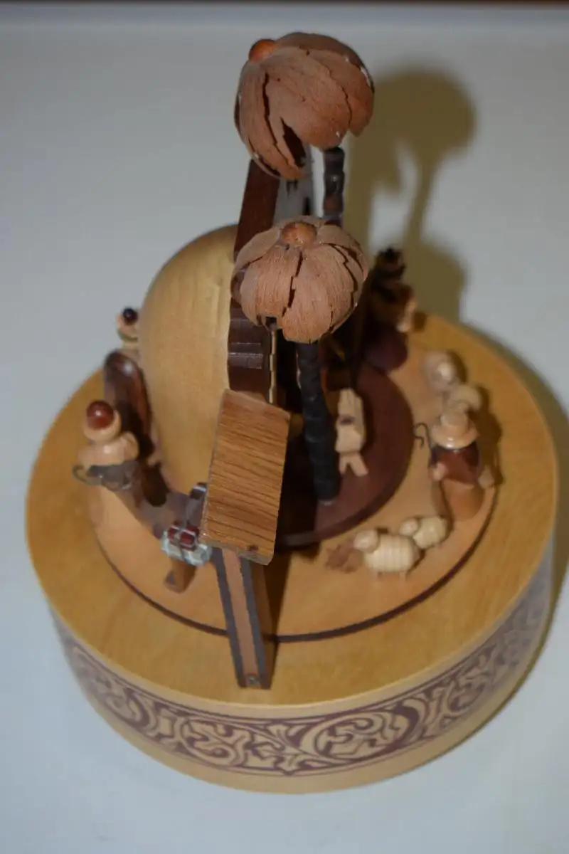 Spieluhr Spieldose Erzgebirge im Originalkarton, 