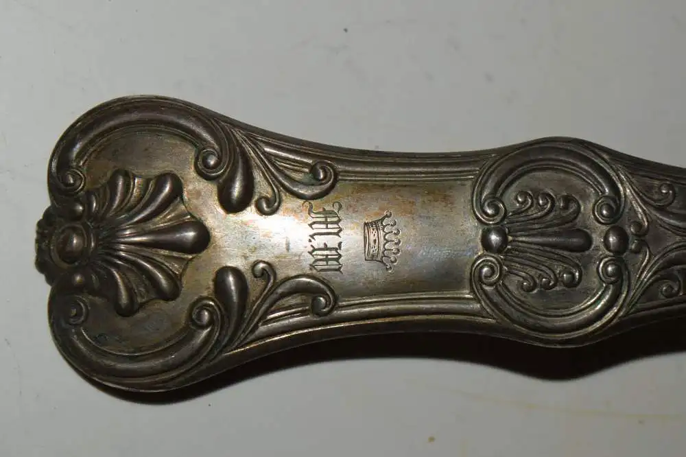 Altes Silber Besteck, mit 7-zackiger Adelskrone für 18 Personen + 6 Vorlegeteile 10