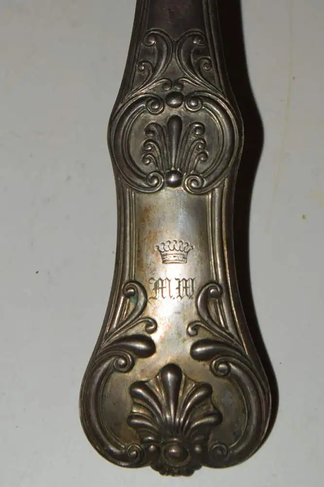 Altes Silber Besteck, mit 7-zackiger Adelskrone für 18 Personen + 6 Vorlegeteile 11