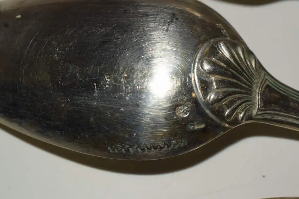 Altes Silber Besteck, mit 7-zackiger Adelskrone für 18 Personen + 6 Vorlegeteile 15