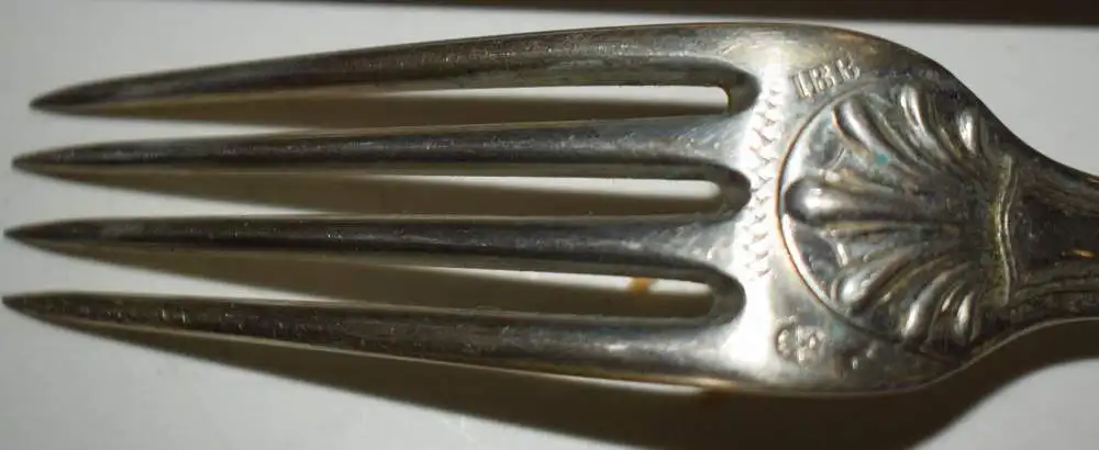 Altes Silber Besteck, mit 7-zackiger Adelskrone für 18 Personen + 6 Vorlegeteile 16