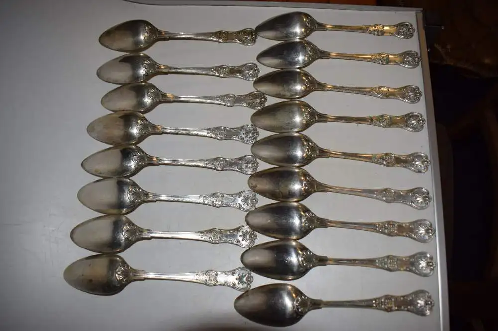 Altes Silber Besteck, mit 7-zackiger Adelskrone für 18 Personen + 6 Vorlegeteile 7