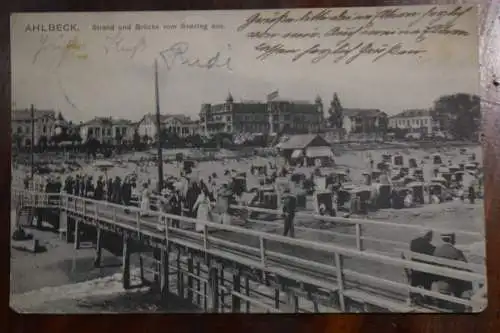 Ak Ahlbeck Strand und Brücke vom Seesteg aus, 1906 gelaufen