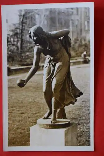 Ak Düsseldorf, Graf Adolf Platz, Die Ballspielerin, Bronceplastik v. H. Schott