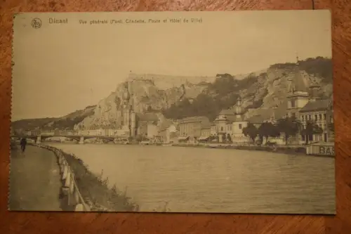 Ak Dinant, Vue générale (Pont, Citadelle, Poste et Hotel de Ville, 1916 gelaufen