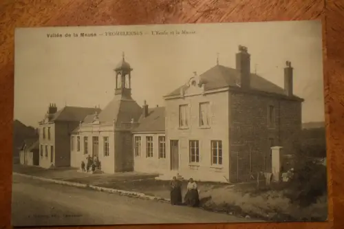 Ak Vallee de la Meuse - Fromelennes - L`Ecole et la Matrie,  1915 gelaufen