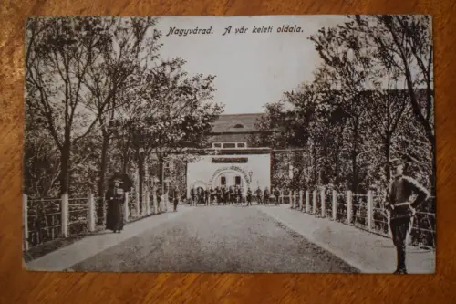 Ak Nagyvárad, A vár keleti oldala,  um 1916 gelaufen