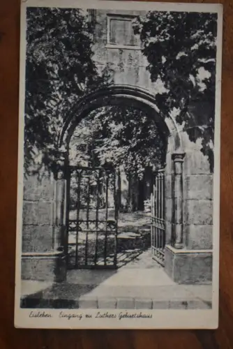 Ak Eisleben, Eingang zu Luthers Geburtshaus, um 1957 gelaufen